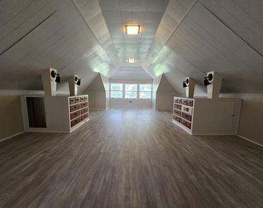 4231 N Marmora Avenue - Photo Thumbnail 16