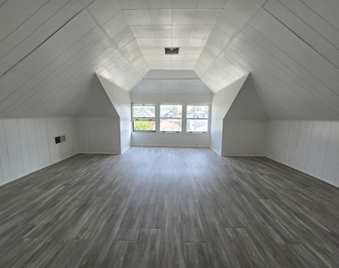4231 N Marmora Avenue - Photo Thumbnail 14