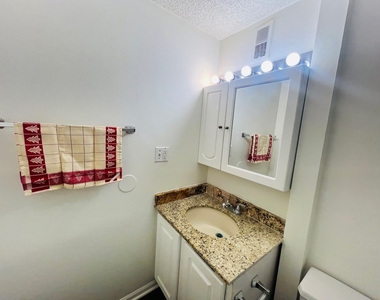 1750 N Marywood Avenue - Photo Thumbnail 19