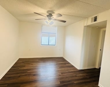 1750 N Marywood Avenue - Photo Thumbnail 13