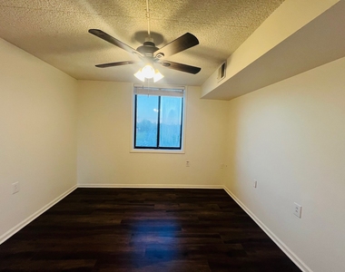1750 N Marywood Avenue - Photo Thumbnail 14