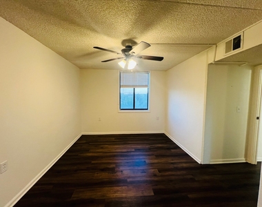1750 N Marywood Avenue - Photo Thumbnail 15