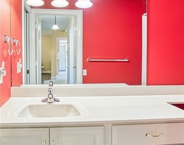 7402 Lake Breeze Drive - Photo Thumbnail 23
