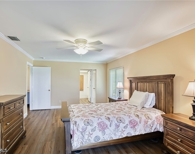 7402 Lake Breeze Drive - Photo Thumbnail 15