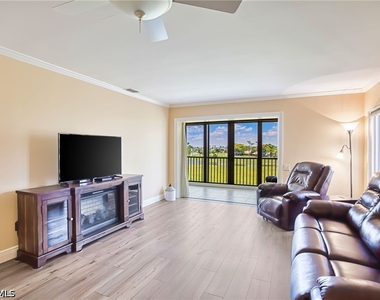 7402 Lake Breeze Drive - Photo Thumbnail 11