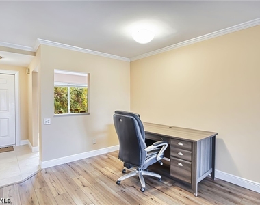 7402 Lake Breeze Drive - Photo Thumbnail 8