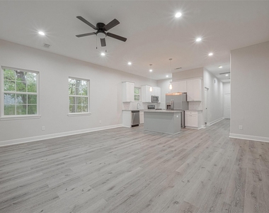 2528 S Texas Avenue Street - Photo Thumbnail 12
