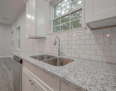 2528 S Texas Avenue Street - Photo Thumbnail 20