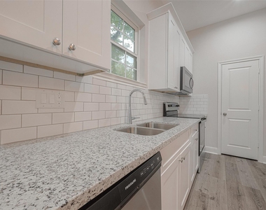 2528 S Texas Avenue Street - Photo Thumbnail 17