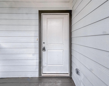 2528 S Texas Avenue Street - Photo Thumbnail 6