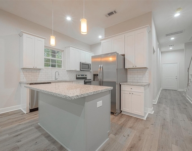 2528 S Texas Avenue Street - Photo Thumbnail 15