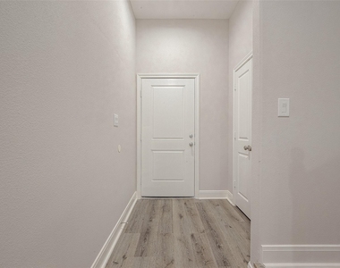 2528 S Texas Avenue Street - Photo Thumbnail 7