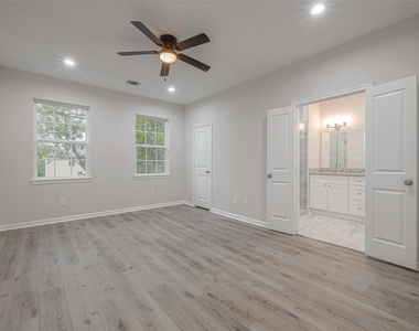 2528 S Texas Avenue Street - Photo Thumbnail 26