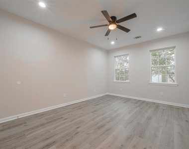 2528 S Texas Avenue Street - Photo Thumbnail 29