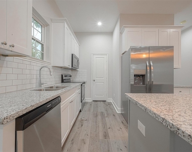 2528 S Texas Avenue Street - Photo Thumbnail 16