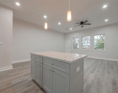 2528 S Texas Avenue Street - Photo Thumbnail 19