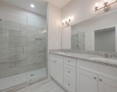2528 S Texas Avenue Street - Photo Thumbnail 30