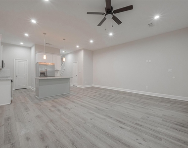 2528 S Texas Avenue Street - Photo Thumbnail 11