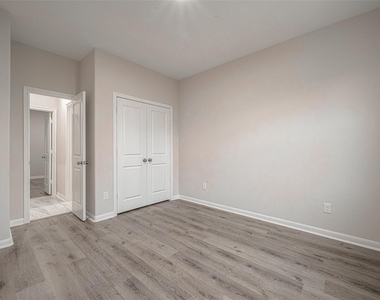 2528 S Texas Avenue Street - Photo Thumbnail 38