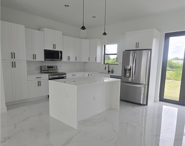 515 Croydon Avenue S - Photo Thumbnail 3