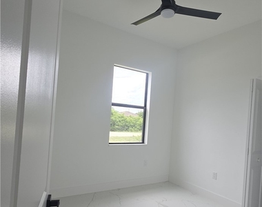 515 Croydon Avenue S - Photo Thumbnail 5