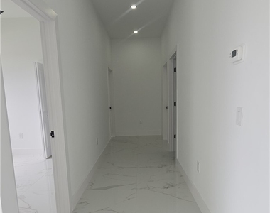 515 Croydon Avenue S - Photo Thumbnail 6