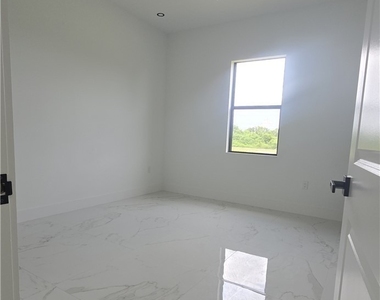 515 Croydon Avenue S - Photo Thumbnail 8