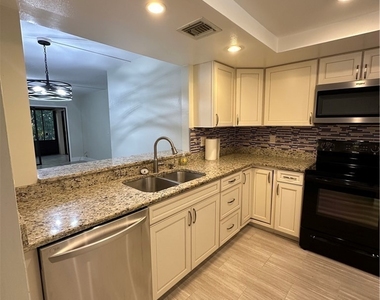 6136 Whiskey Creek Drive - Photo Thumbnail 4