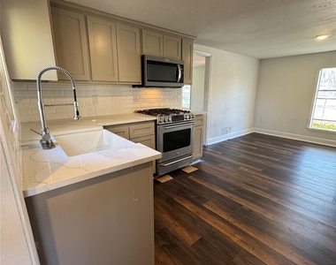 7356 Cayton Street - Photo Thumbnail 3