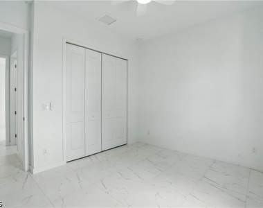 472 Rajah Street - Photo Thumbnail 16