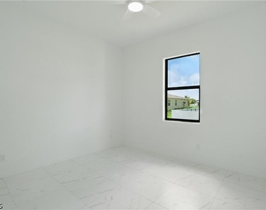 472 Rajah Street - Photo Thumbnail 15