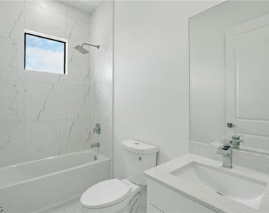 472 Rajah Street - Photo Thumbnail 17