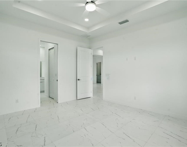 472 Rajah Street - Photo Thumbnail 20