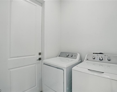 472 Rajah Street - Photo Thumbnail 21