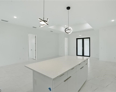 472 Rajah Street - Photo Thumbnail 6