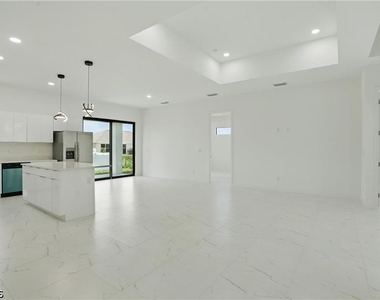 472 Rajah Street - Photo Thumbnail 10
