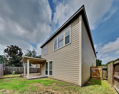 15818 Shoreline Terrace Drive - Photo Thumbnail 21