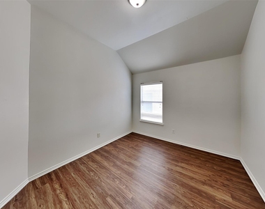 15818 Shoreline Terrace Drive - Photo Thumbnail 19