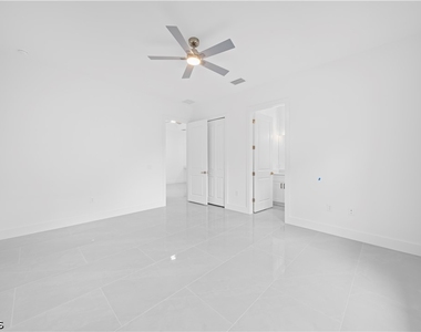 1502 Gretchen Avenue S - Photo Thumbnail 3