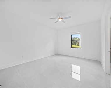 1502 Gretchen Avenue S - Photo Thumbnail 2
