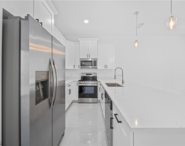 1502 Gretchen Avenue S - Photo Thumbnail 14