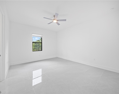 1502 Gretchen Avenue S - Photo Thumbnail 15