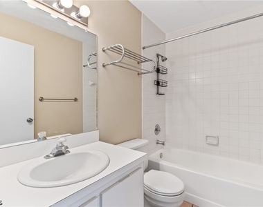 9305 Lake Park Drive - Photo Thumbnail 10