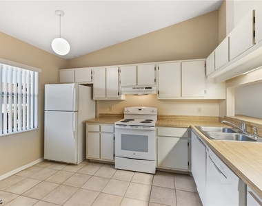 9305 Lake Park Drive - Photo Thumbnail 3
