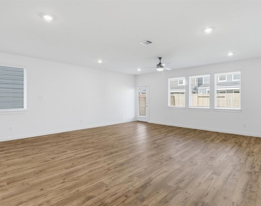 3538 Adelie Lane - Photo Thumbnail 11