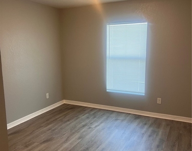 101 Nw 25th Street - Photo Thumbnail 9