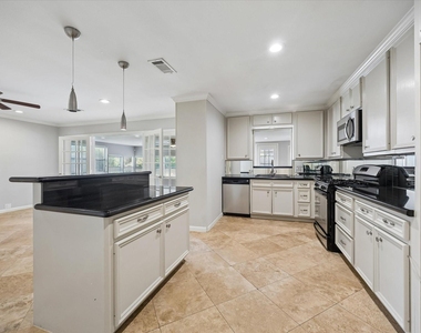 8511 Bluegate Street - Photo Thumbnail 12