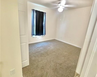 5029 W Hummingbird Drive - Photo Thumbnail 10