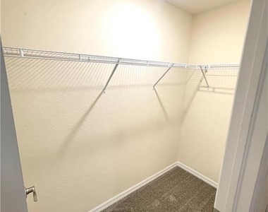 5029 W Hummingbird Drive - Photo Thumbnail 7