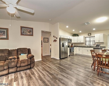 5029 W Hummingbird Drive - Photo Thumbnail 3